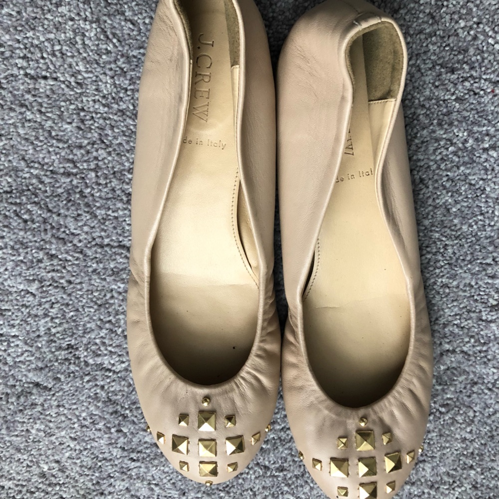 J.CREW leather tan ballet  flats with with gold studs - Picture 4 of 5